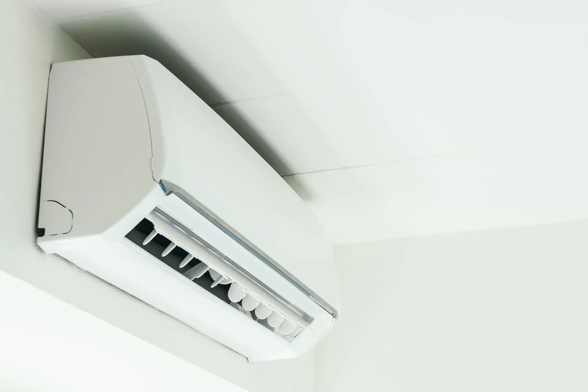 Painéis solares sendo instalados